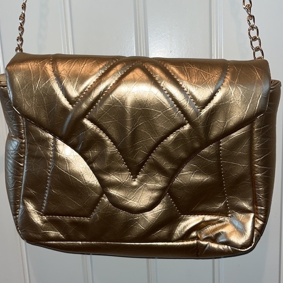 FAUX leather Designer inspired Puffy quilted gold purse - Picture 4 of 10